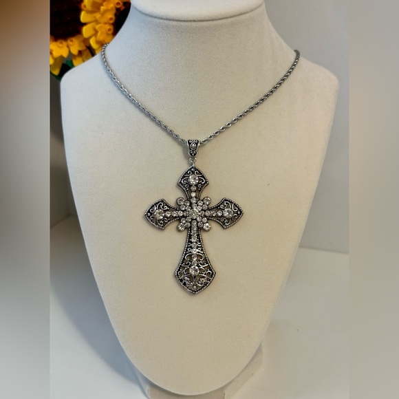 Victorian Goth Silver Statement Cross Necklace Big Large Crystals Brand New - Picture 10 of 16